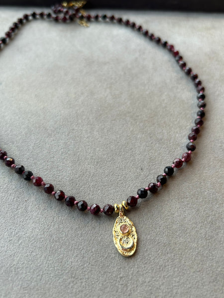 Garnet & Gold Moon Kolye