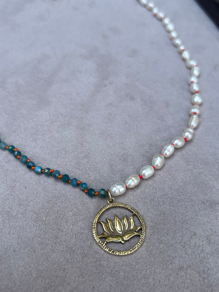 Pearly Lotus Kolye