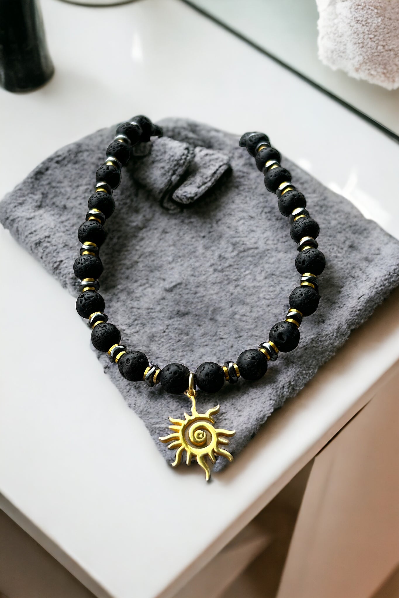 Black Lava Sun Kolye