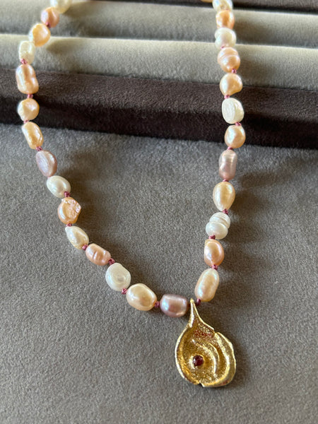 Pink Pearly Moon Kolye