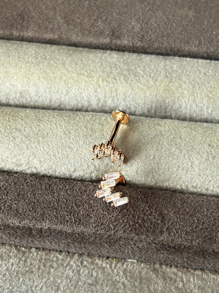 Taşlı Tragus Piercing