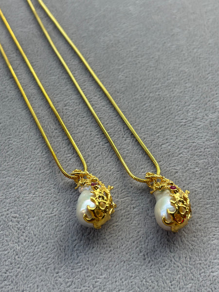 Pearly Coral Kolye