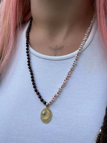 Pearly Moon Kolye