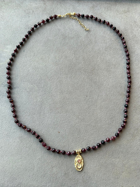 Garnet & Gold Moon Kolye