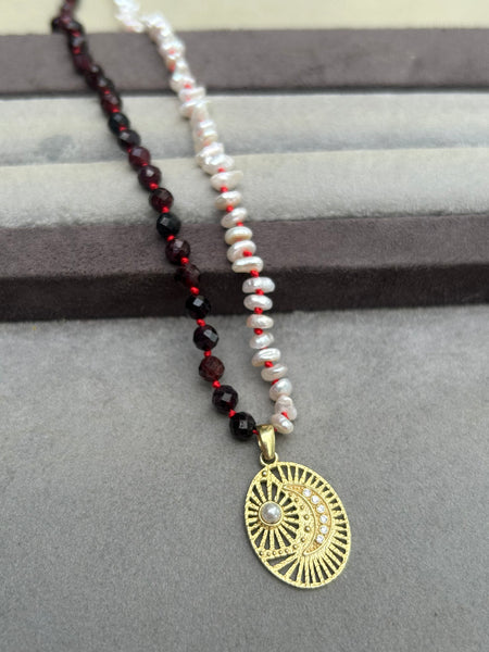 Pearly Moon Kolye