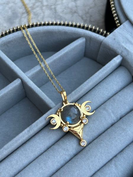 Hecate Moon Kolye