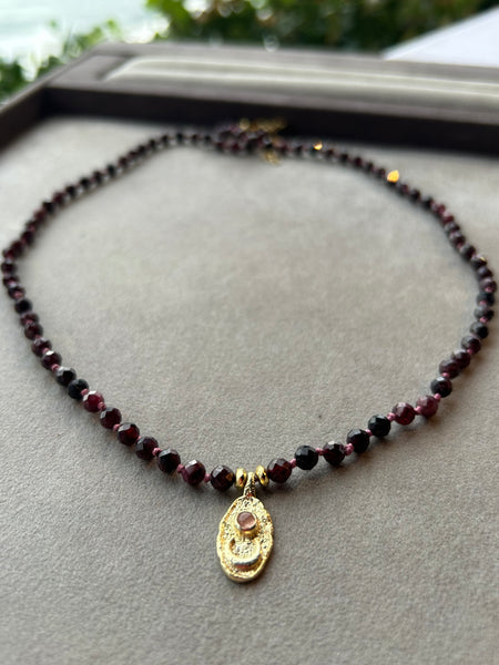 Garnet & Gold Moon Kolye