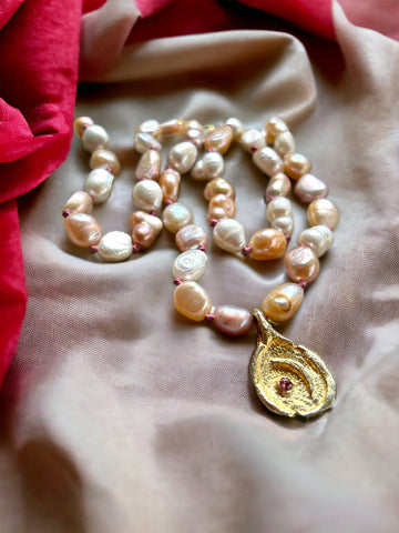 Pink Pearly Moon Kolye