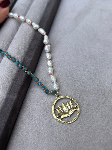 Pearly Lotus Kolye