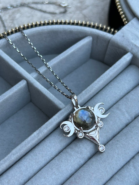 Hecate Moon Kolye