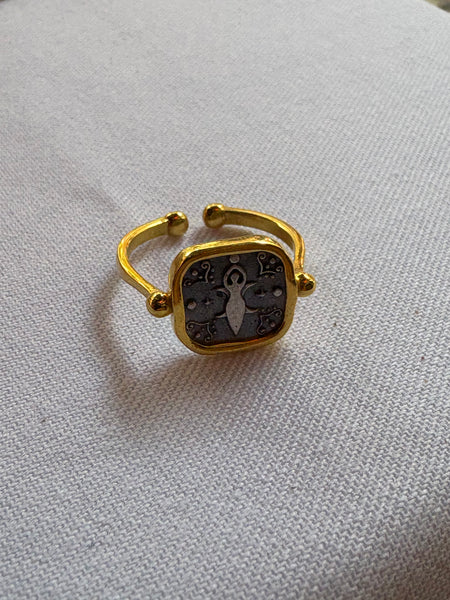 Antik Sembol Yüzük