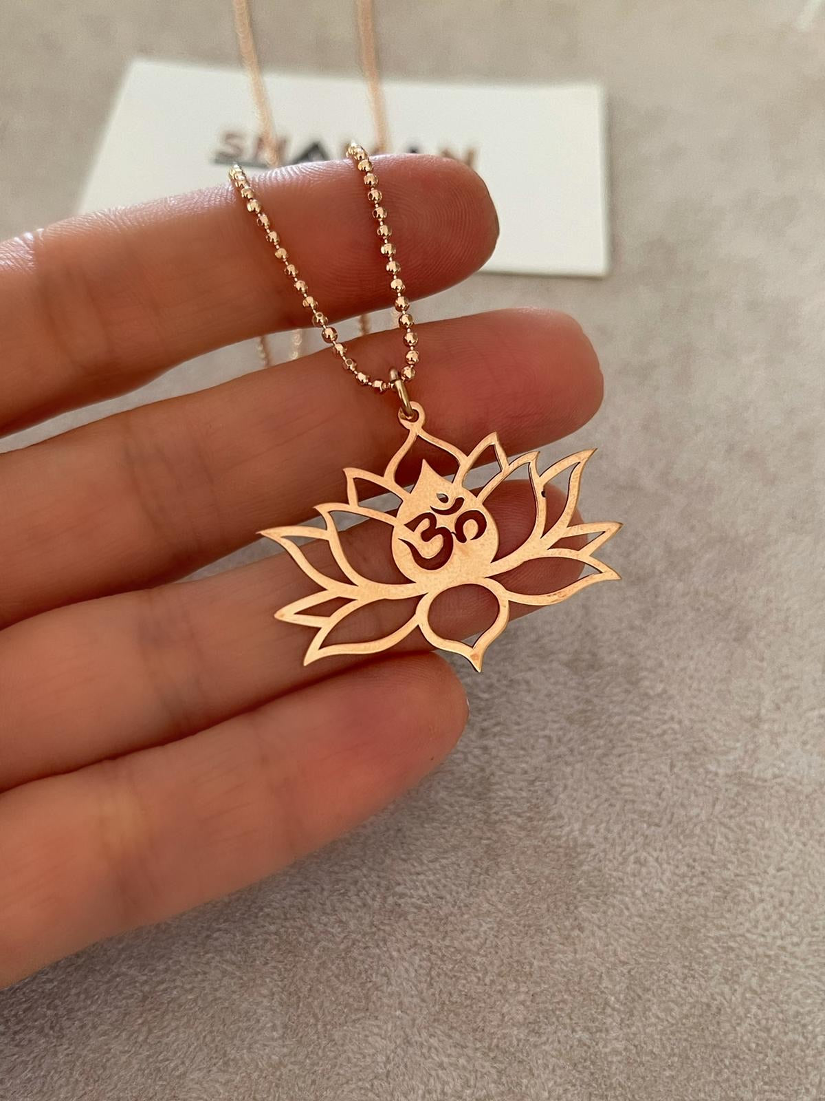 Om Lotus Kolye