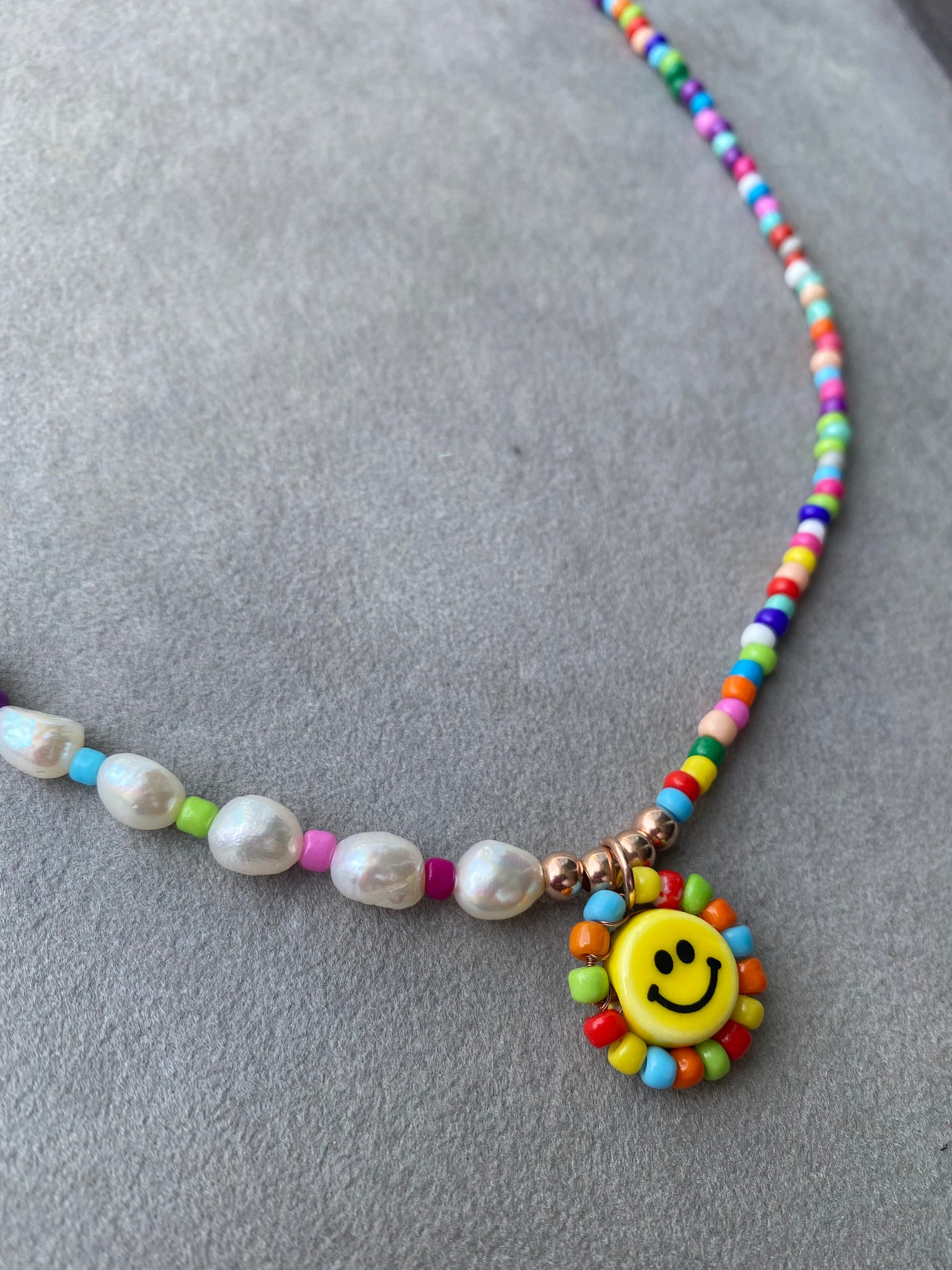 Pearly Rainbow Smiley Kolye