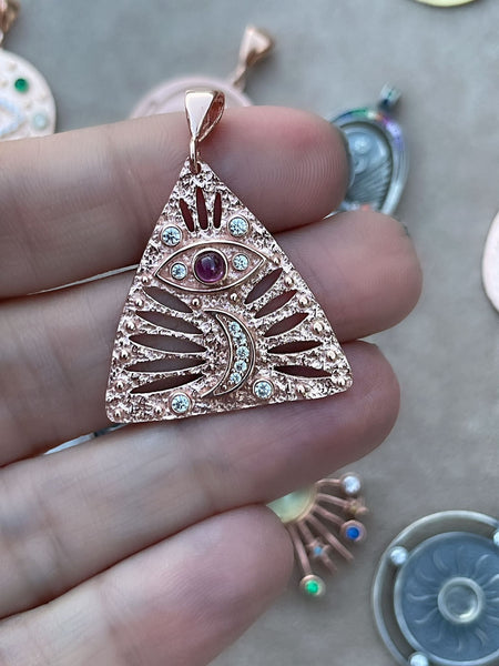 Pyramid Eye Kolye Ucu