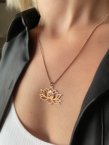 Om Lotus Kolye