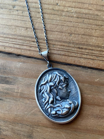 Medusa Oksit Kolye